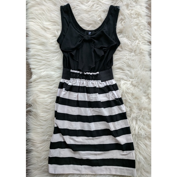 Iz Byer Dresses & Skirts - IZ Byer Bow Striped Pocket Dress